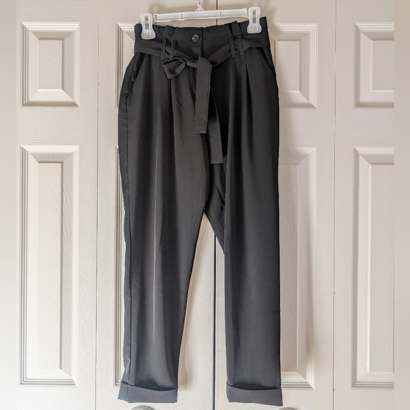Black High-Waisted Trousers with Belt - Picture 2 of 12